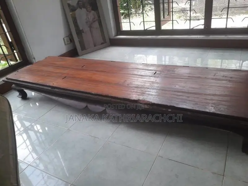 දොර තුන කැටයම් සහිත කොස් ලී අල්මාරිය