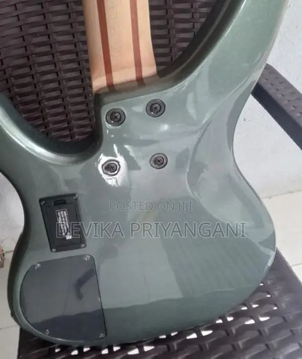 Yamaha Trbx Guitar 304 with Amplifier Setup