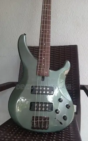 Yamaha Trbx Guitar 304 with Amplifier Setup