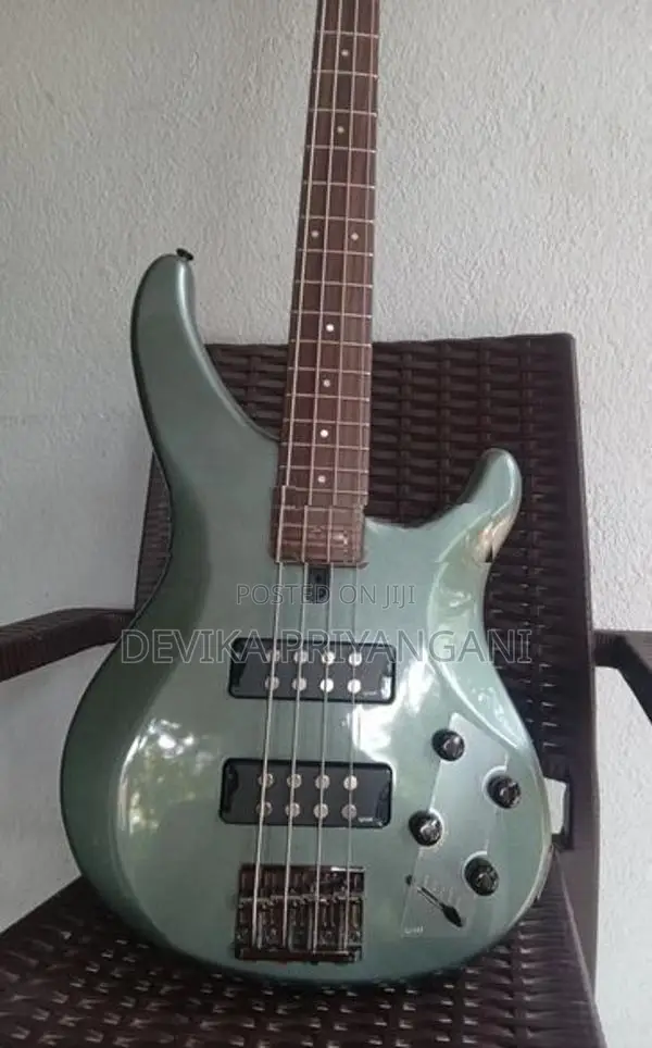 Yamaha Trbx Guitar 304 with Amplifier Setup