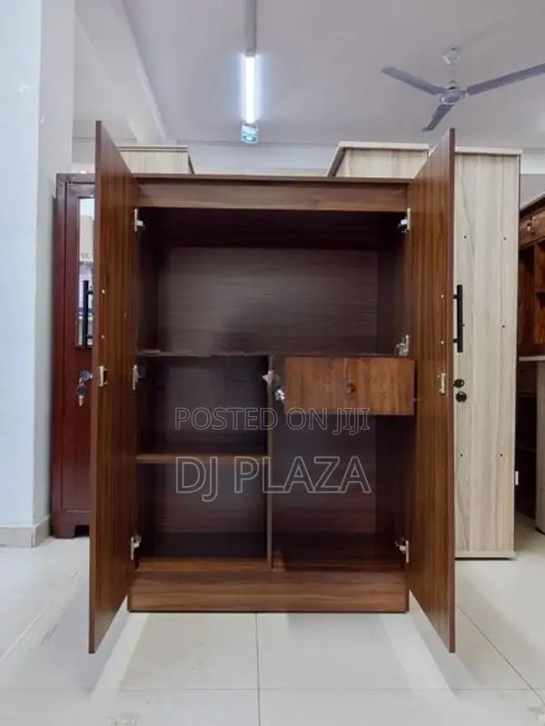 2 Door Cupboard 4x2.5 Size