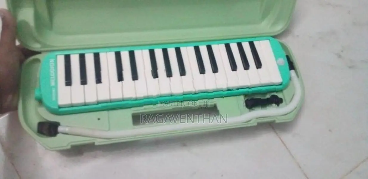 Suzuki Melodian 32-Keys (With Case With Other Accessories)