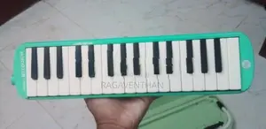 Suzuki Melodian 32-Keys (With Case With Other Accessories)