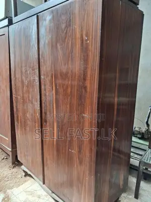 පියන් 2ක නැදුන් අල්මාරියක් විකිණීමට