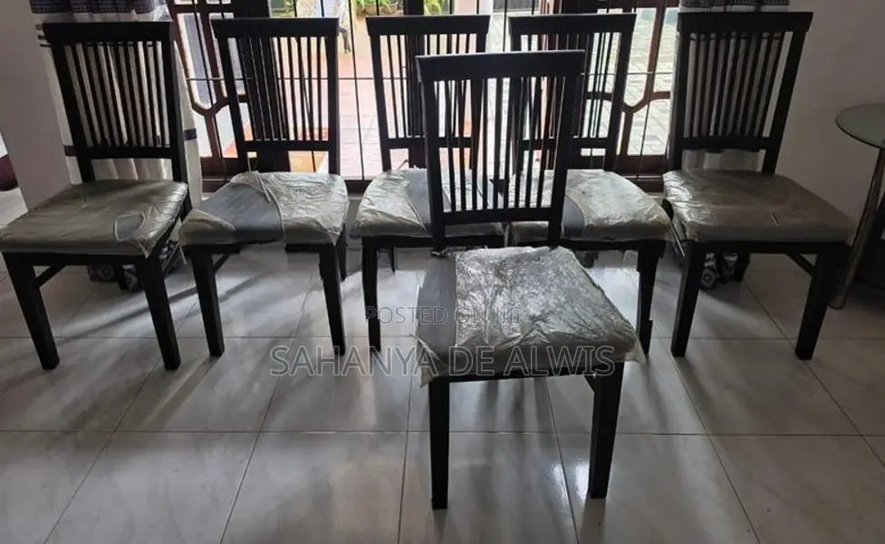 Dining Table with 6 Chairs
