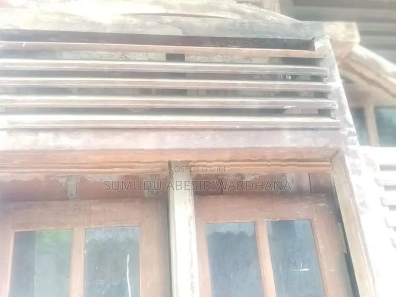Wooden Roof Supports Door