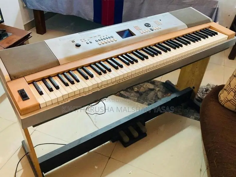 Yamaha Portable Grand DGX-630