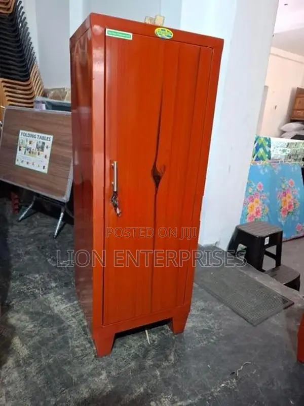 4×1.5 ft Steel cupboards