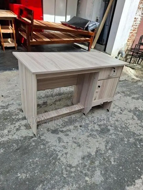 Melamine office tables 4×2 ft
