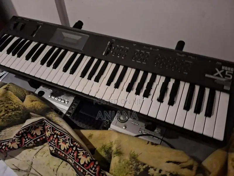 Korg X5 – Music Synthesizer