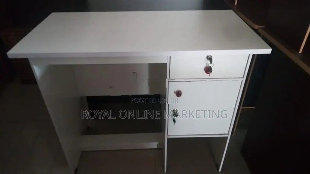 White Office Table (Q-17)