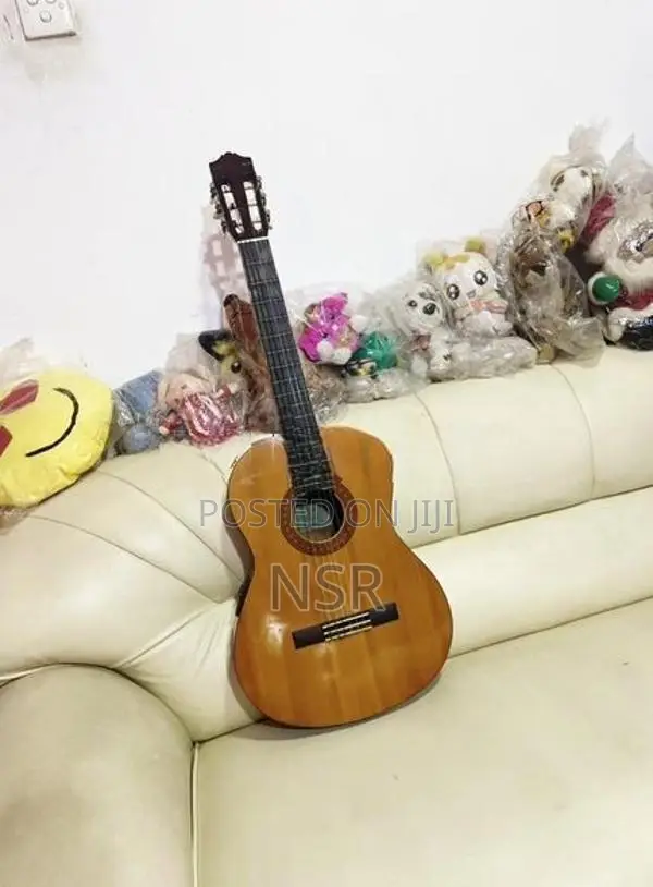 Yamaha C40 Classical Box Guitar
