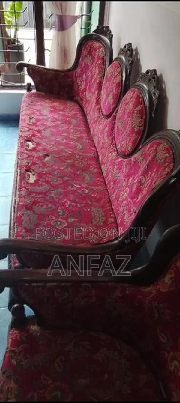 Used Kavichi Sofa Set