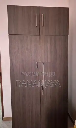 Singer Oregon Wardrobe