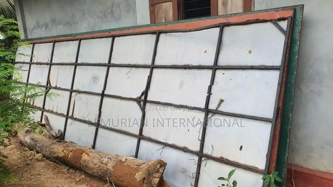 Used Iron Sheet (Tin) Structure With Box-Bar Frame