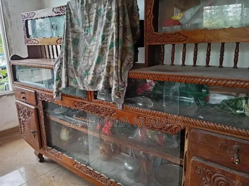 තේක්ක වීදුරු කැබිනට්
