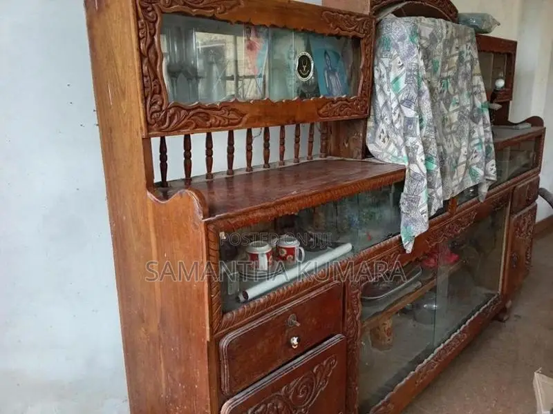 තේක්ක වීදුරු කැබිනට්
