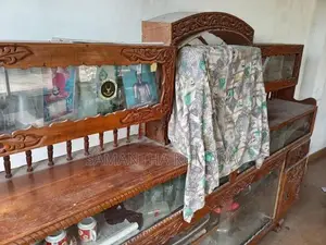 තේක්ක වීදුරු කැබිනට්