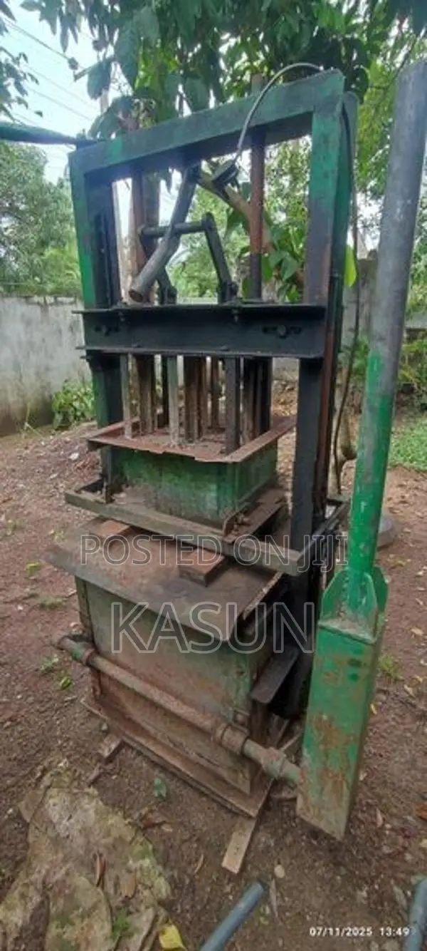 බ්ලොක් ගල් සාදන මැශින්