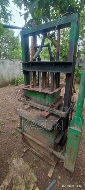 බ්ලොක් ගල් සාදන මැශින්