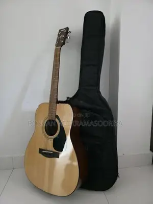 Yamaha F310 Acoustic Guitar