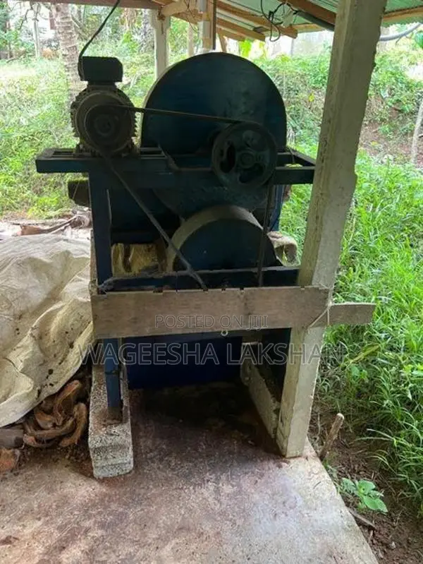 පොල් ලෙලි කපන Machine