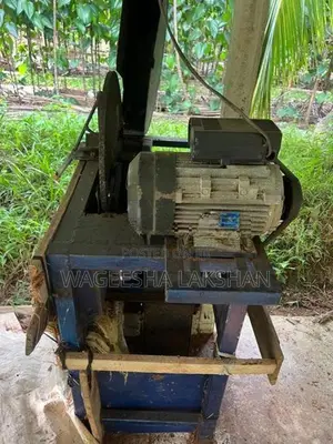 පොල් ලෙලි කපන Machine