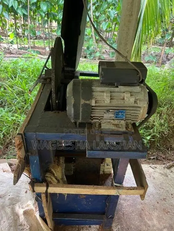පොල් ලෙලි කපන Machine