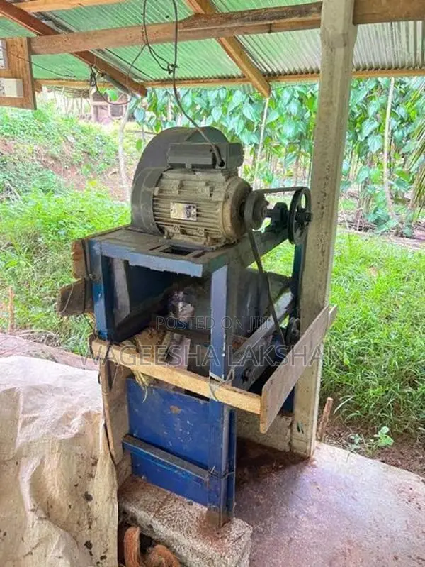 පොල් ලෙලි කපන Machine