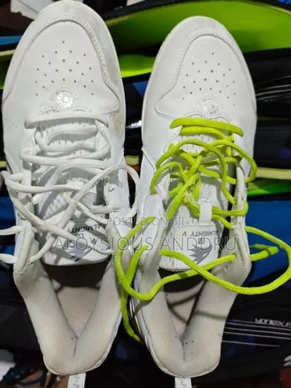 Lining Almighty v Shoes Badminton