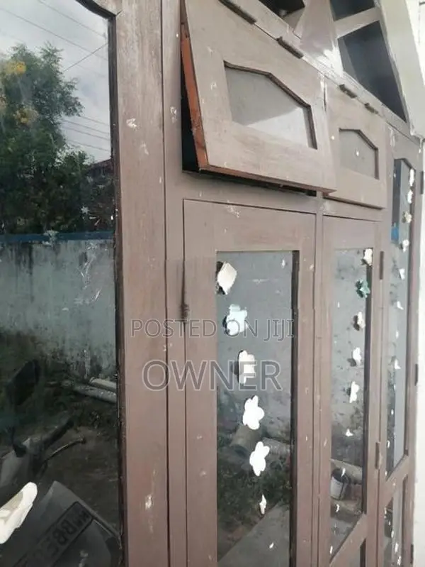 Jack Window with Door