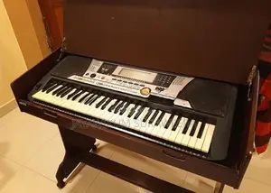 Yamaha PSR 550 Keyboard With Stand