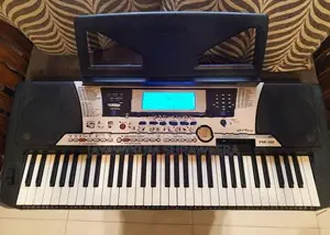 Yamaha PSR 550 Keyboard With Stand