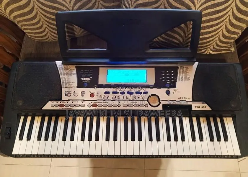Yamaha PSR 550 Keyboard With Stand