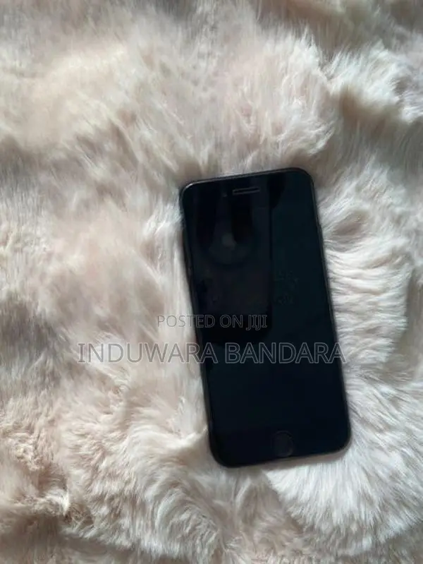 Apple iPhone SE 2 I Phone Se2 (Used)