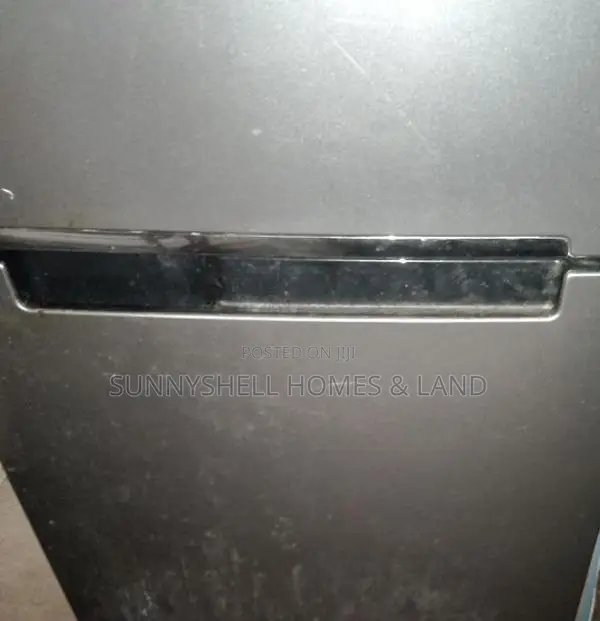 අගනා තත්වයේ Samsung ප්‍රිජ් එකක් විකිණීමට ඇත.