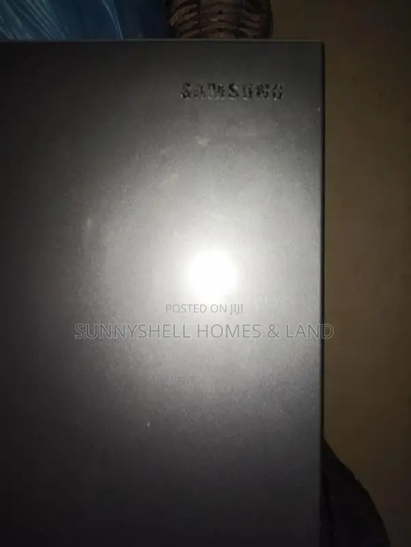 අගනා තත්වයේ Samsung ප්‍රිජ් එකක් විකිණීමට ඇත.