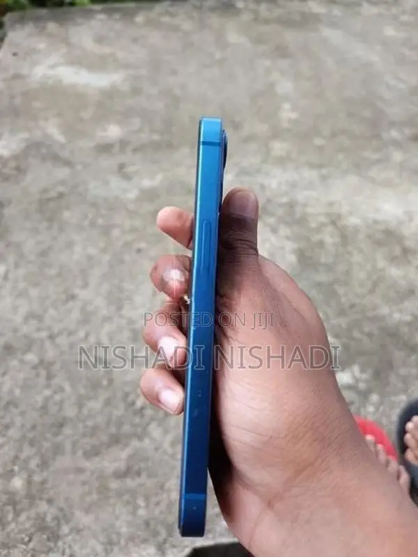 Apple iPhone 13 (Used)