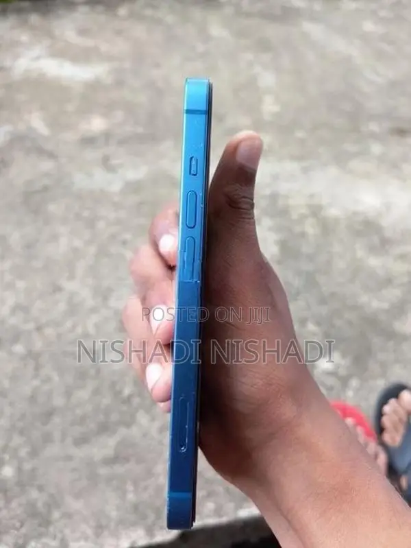 Apple iPhone 13 (Used)