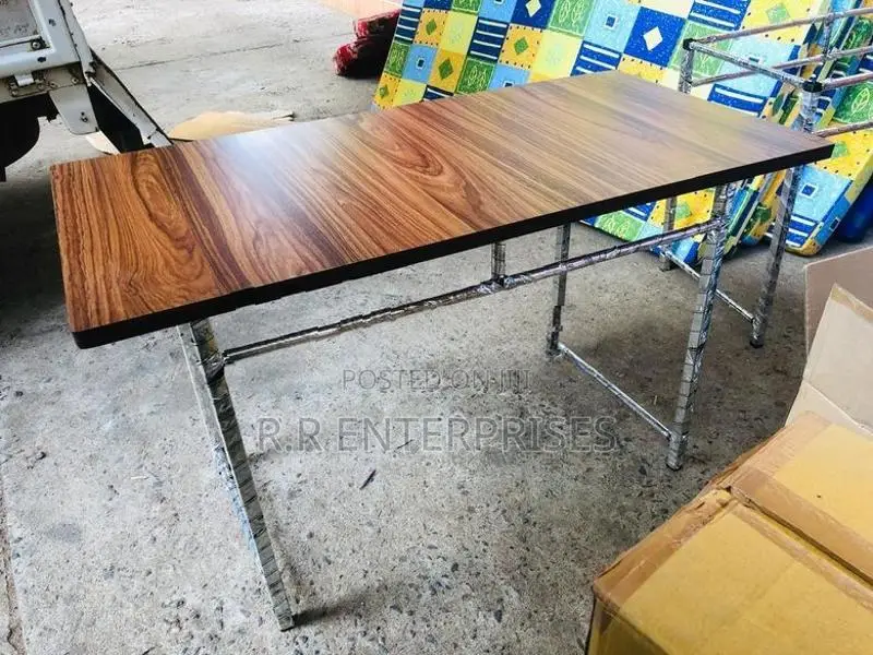 New 4*2 ft Formica works Table