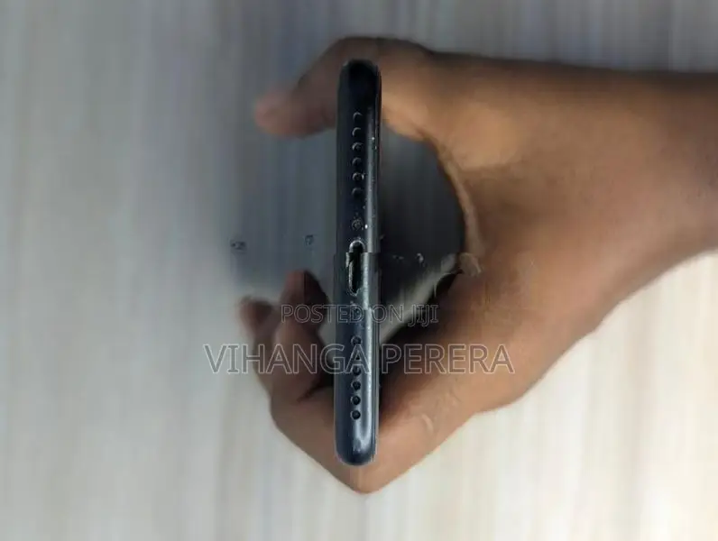 Apple iPhone 7 (Used)