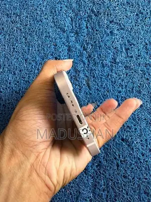 Apple iPhone 13 (Used)