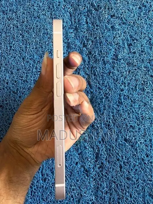Apple iPhone 13 (Used)