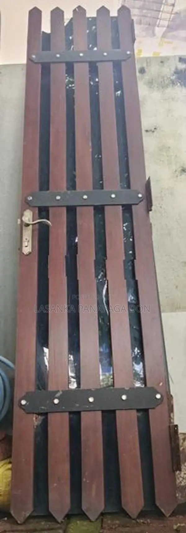 ලී දොර