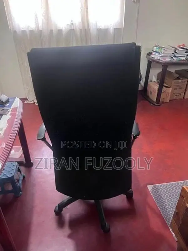 Premium High Back Office Chair – Excellent Condition
