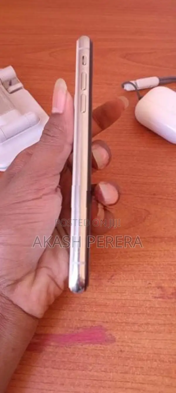 Apple iPhone X (Used)