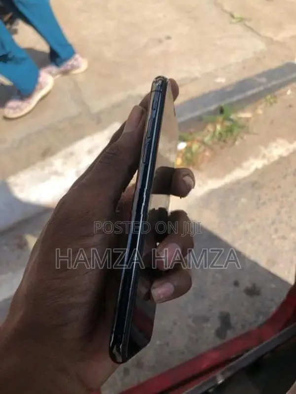 Apple iPhone XS (Used)