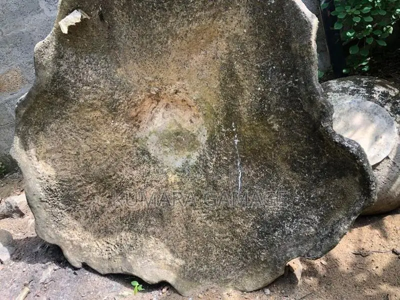 මලක් ආකාරයේ මානෙල් තැටි