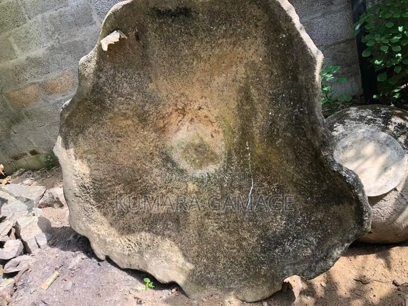 මලක් ආකාරයේ මානෙල් තැටි