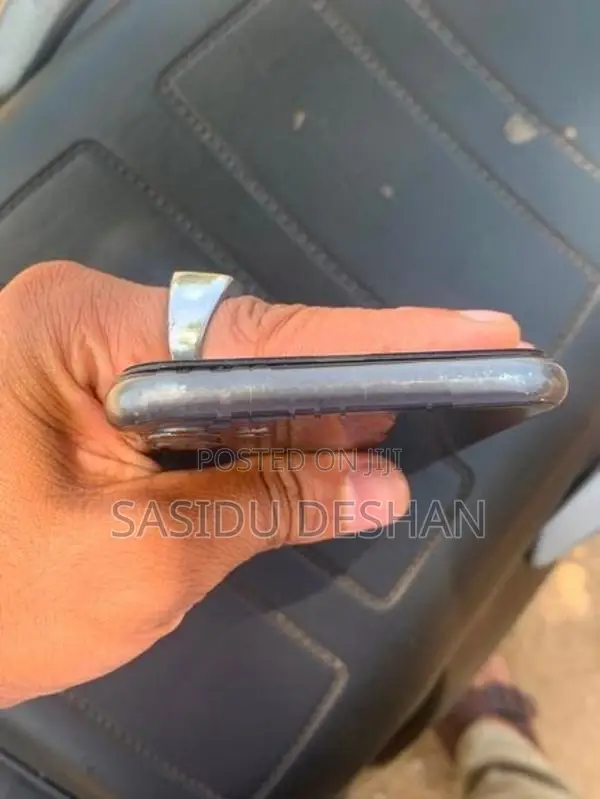 Apple iPhone 11 (Used)